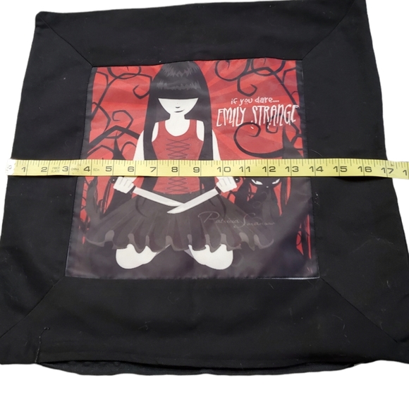 Emily The Strange Sham Throw Cover Emily with Blades - Picture 3 of 7